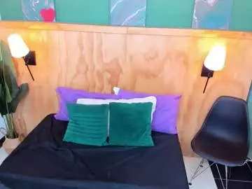 Halleylorens  live sex cam