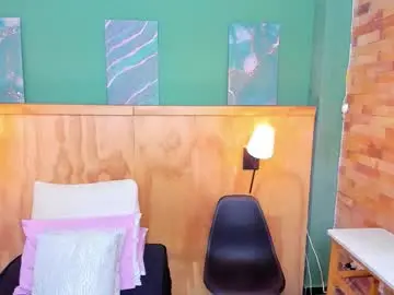 Halleylorens  live sex cam