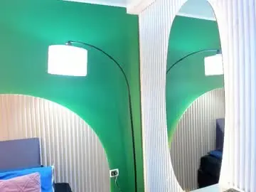 Halleylorens  live sex cam