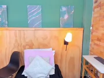 Halleylorens  live sex cam