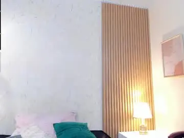 Halleylorens  live sex cam