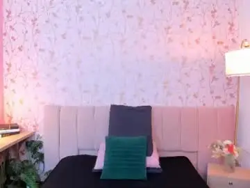 Halleylorens  live sex cam