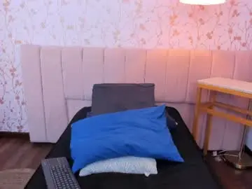 Halleylorens  live sex cam