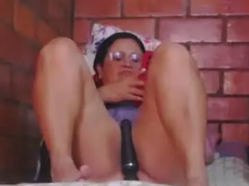 Hottasttywoman  live sex cam