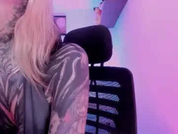 Nicki_1  live sex cam