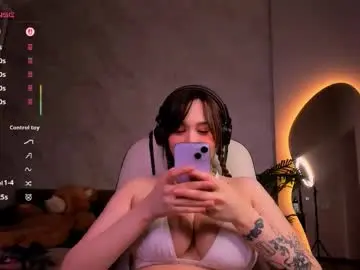 Badscarle1  live sex cam