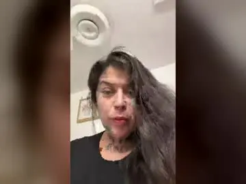 Dezzytru24  live sex cam