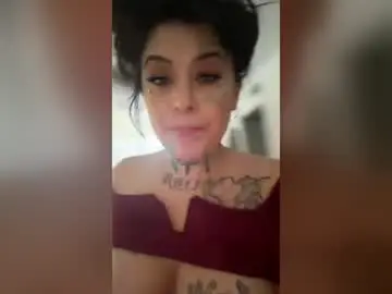 Dezzytru24  live sex cam