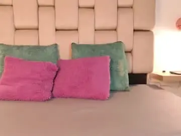 Holy_un  live sex cam