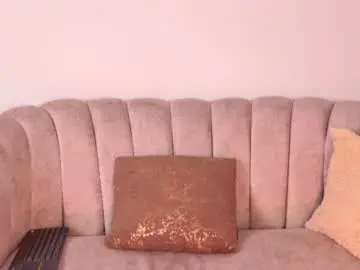 Holy_un  live sex cam