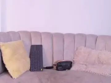 Holy_un  live sex cam