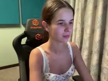Juicy_cutiie  live sex cam
