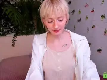 Kira__cutie  live sex cam