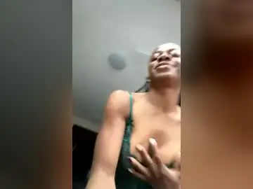 Notittybitty  live sex cam