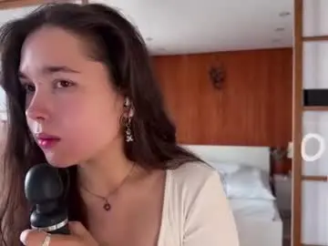 Plumybun  live sex cam
