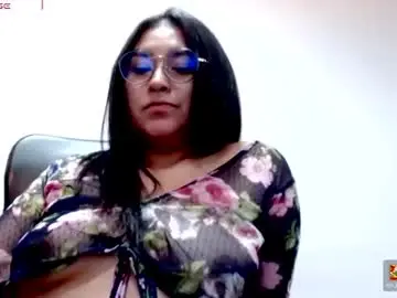 Strawlux  live sex cam