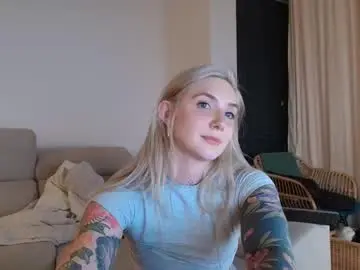 Tattoobbgirl  live sex cam