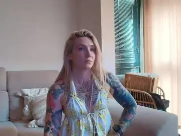 Tattoobbgirl  live sex cam