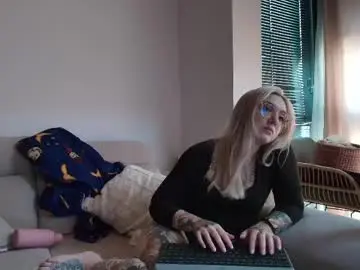 Tattoobbgirl  live sex cam