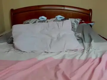 Whitepumaari  live sex cam