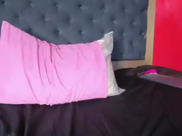 Yayahilton  live sex cam