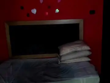 Yayahilton  live sex cam