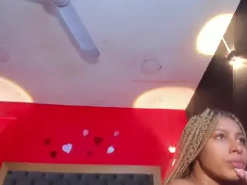 Yayahilton  live sex cam