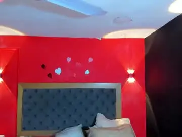 Yayahilton  live sex cam