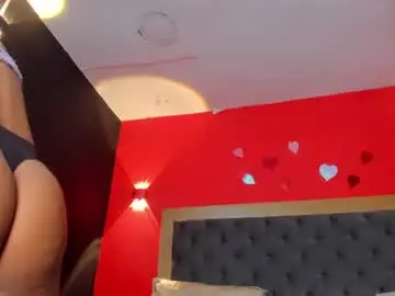 Yayahilton  live sex cam
