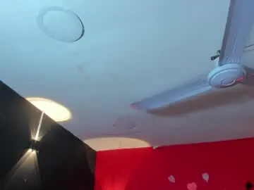 Yayahilton  live sex cam