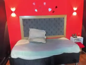 Yayahilton  live sex cam