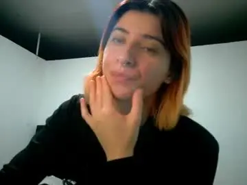 Bella_thorne1999  live sex cam