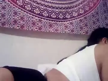 Lonelymilfxoxo  live sex cam