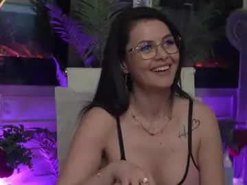 Glamourousmom  live sex cam