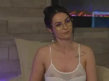 Glamourousmom  live sex cam
