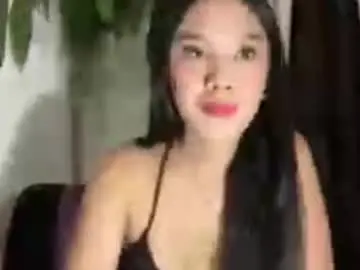 Hoelylaylia  live sex cam