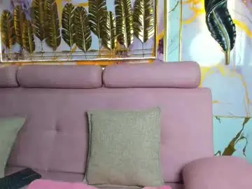 Goldenmusee  live sex cam