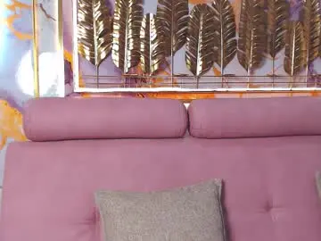 Goldenmusee  live sex cam