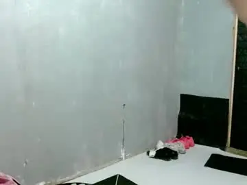 Hottiescummerx  live sex cam