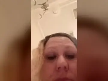 Jigglesdapuff  live sex cam