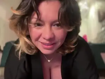 Kiradivine  live sex cam