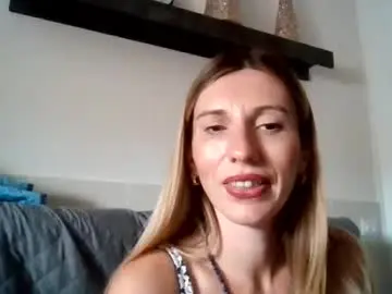 Lunamyi  live sex cam
