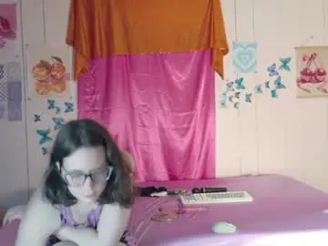 Lunaquinn45  live sex cam