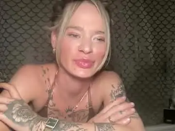 Vinique99  live sex cam