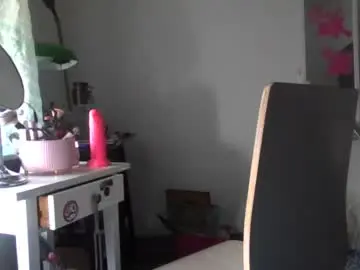 Tinylilgemini  live sex cam