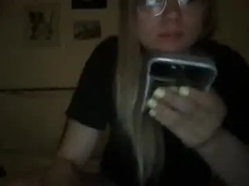 Urgirlfornow  live sex cam