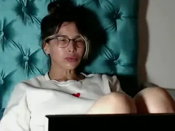 Velvet_lips01  live sex cam