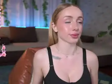 Babyyyluna  live sex cam
