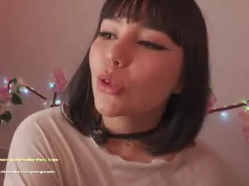 Moon_eyess  live sex cam