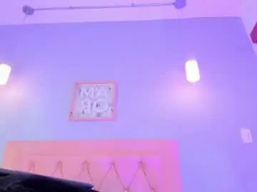 Naomy_gyal_  live sex cam